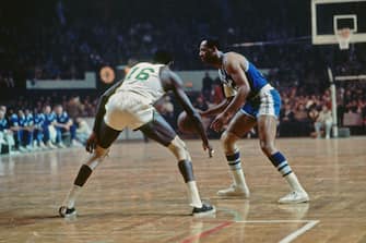 BOSTON, MA - 1966: Elgin Baylor #22 of the Los Angeles Lakers handles the ball against the Boston Celtics circa 1966 at the Boston Garden in Boston, Massachusetts. NOTE TO USER: User expressly acknowledges and agrees that, by downloading and/or using this photograph, user is consenting to the terms and conditions of the Getty Images License Agreement. Mandatory Copyright Notice: Copyright 1966 NBAE (Photo by Dick Raphael/NBAE via Getty Images)