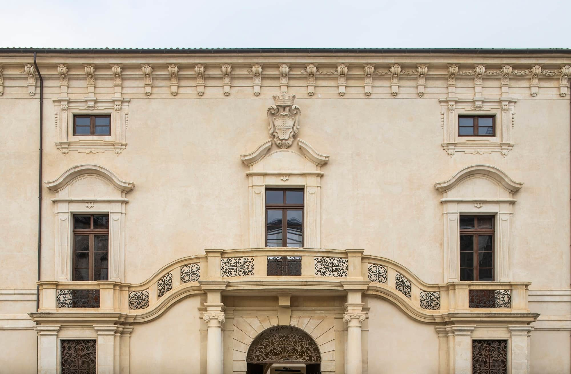 Palazzo-Ardinghelli-LAquila.-Photo-Andrea-Jemolo.jpg