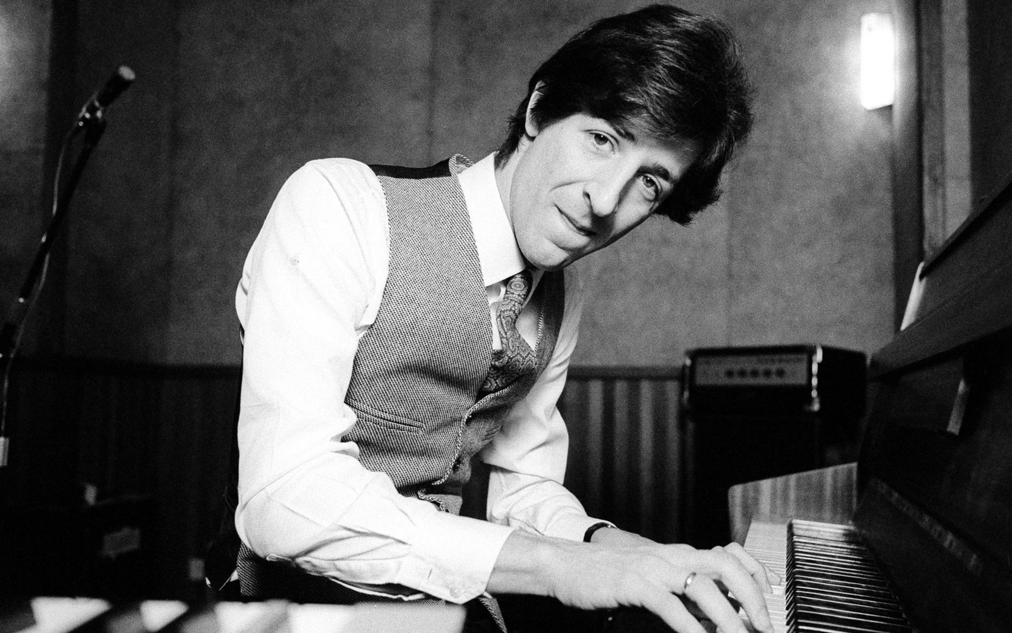 giorgio-gaber-da-sanremo-al-teatro-la-carriera-del-signor-g-foto