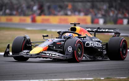 epa12217796 Red Bull Racing driver Max Verstappen of Netherlands competes in the Qualifying for the Formula One British Grand Prix, in Silverstone, Britain, 05 July 2025. The 2025 Formula 1 British Grand Prix is held at the Silverstone Circuit racetrack on 06 July.  EPA/PETER POWELL .