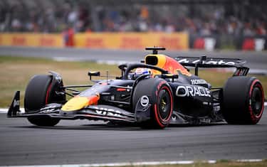 epa12217796 Red Bull Racing driver Max Verstappen of Netherlands competes in the Qualifying for the Formula One British Grand Prix, in Silverstone, Britain, 05 July 2025. The 2025 Formula 1 British Grand Prix is held at the Silverstone Circuit racetrack on 06 July. EPA/PETER POWELL .