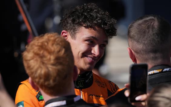 https://static.sky.it/editorialimages/d5156d8a1f3b6bd4f749a41c4fc29aeb8292a114/skysport/it/motori/formula-1/video/2025/05/18/f1-gp-imola-norris-intervista/norris-ansa_imola.jpeg?im=Resize,width=565