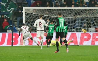 Torino's Duvan Zapata scores the 1-1 goal during the Italian Serie A soccer match US Sassuolo vs Torino FC at Mapei Stadium in Reggio Emilia, Italy, 10 February 2024. ANSA / ELISABETTA BARACCHI