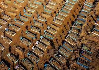 BRAZIL-HEALTH-VIRUS-CEMETERY
