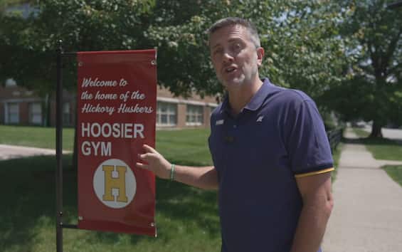 https://static.sky.it/editorialimages/d56252612674c7af8d8d6a1811390175ba3a6d63/skysport/it/nba/video/2025/06/11/hoosiers-palestra-film-video/hoosiers_mamoli.jpg?im=Resize,width=565