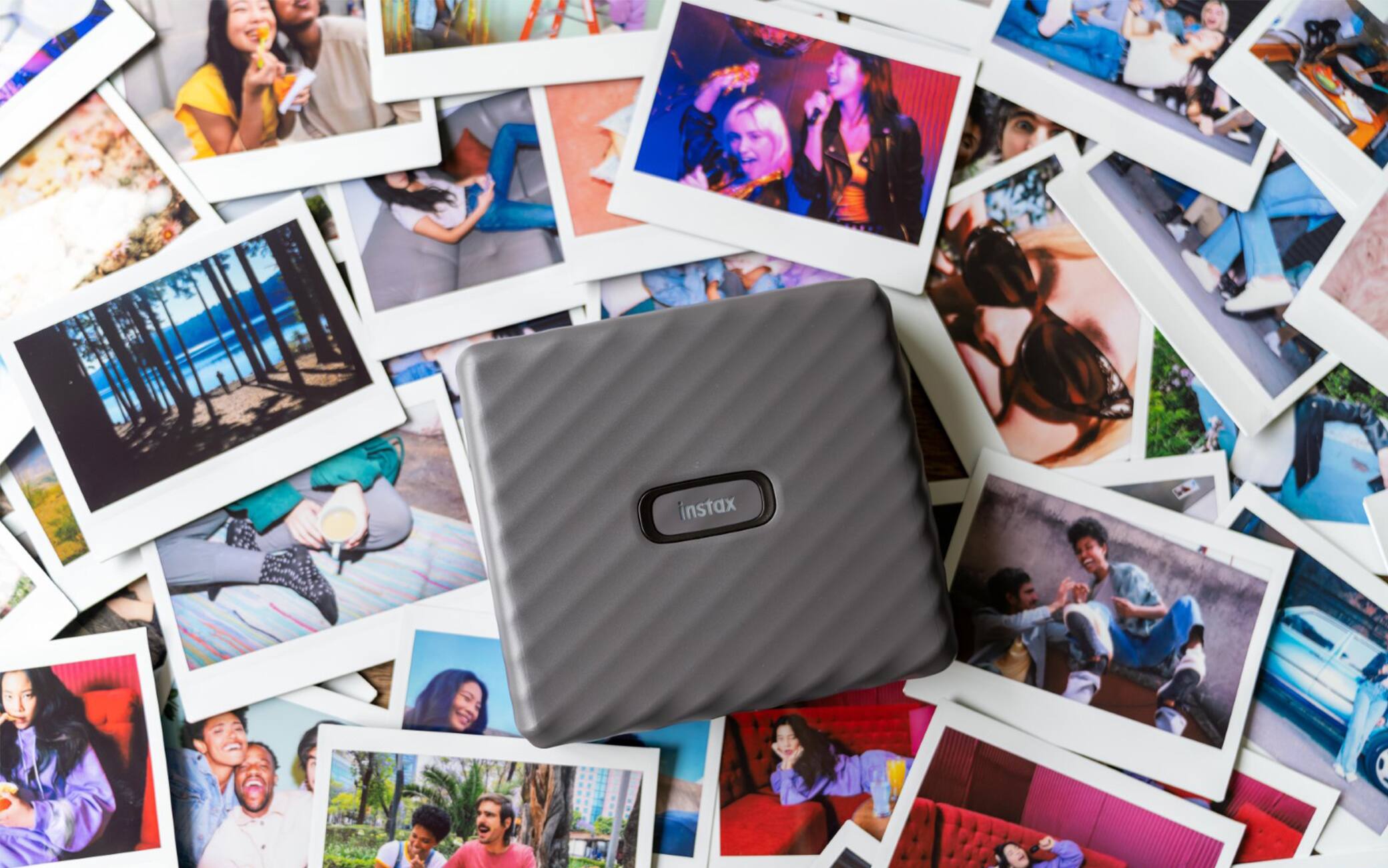 La stampante portatile Instax Link Wide di Fujifilm