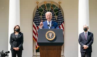 Joe Biden annuncia stretta sulle armi da fuoco