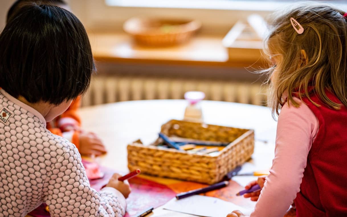 Foto di bambini online, asilo nido multato per 10mila euro da Garante della Privacy