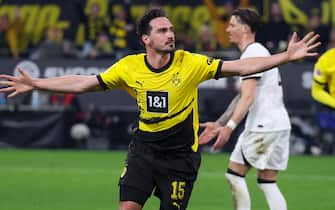 epa11226536 Dortmund's Mats Hummels celebrates after scoring the 2-1 during the German Bundesliga soccer match between Borussia Dortmund and Eintracht Frankfurt in Dortmund, Germany, 17 March 2024.  EPA/CHRISTOPHER NEUNDORF CONDITIONS - ATTENTION: The DFL regulations prohibit any use of photographs as image sequences and/or quasi-video.