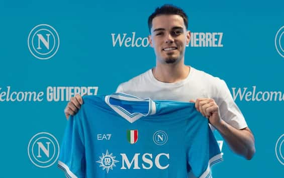 https://static.sky.it/editorialimages/d646ff73e400b4015fc8f095eaa7fd8fe866fb8a/skysport/it/calcio/calciomercato/video/2025/08/19/napoli-gutierrez-ufficiale-calciomercato-news-1030048/gutierrez_napoli_2.jpg?im=Resize,width=565
