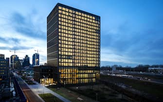 epa09233397 (FILE) - Exterior view of the EMA headquarters in Amsterdam, The Netherlands, 18 December 2020 (reissued 28 May 2021). The European Medicines Agency has approved the use of the Pfizer/BioNTech COVID-19 vaccine for children of the age 12 and up.  EPA/EVERT ELZINGA *** Local Caption *** 56603108