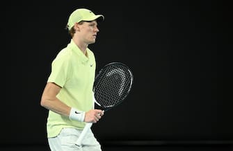 epa11854194 Jannik Sinner of Italy gestures during the Men's Singles final match against Alexander Zverev of Germany at the Australian Open Grand Slam tennis tournament in Melbourne, Australia, 26 January 2025.  EPA/JOEL CARRETT  AUSTRALIA AND NEW ZEALAND OUT