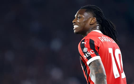 https://static.sky.it/editorialimages/d67618fd9c553e148731ae47a4e81501ec131343/skysport/it/calcio/calciomercato/video/2025/06/06/leao-milan-bayern-monaco-calciomercato-news/leao_milan_ansa.jpg?im=Resize,width=565