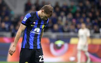 Inter Milan s Nicolo Barella reacts during the Italian serie A soccer match between Fc Inter  and Roma Giuseppe Meazza stadium in Milan, 29 October 2023.
ANSA / MATTEO BAZZI