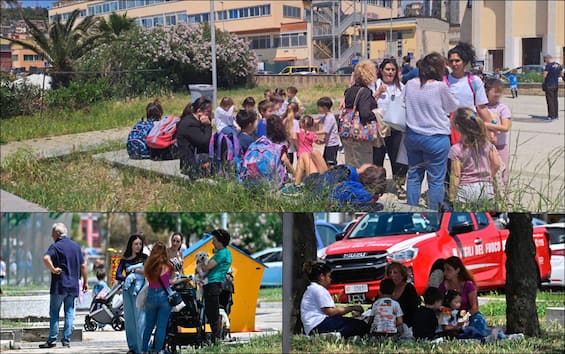 Terremoto Campi Flegrei, evacuati gli alunni dalle scuole e gente in strada. FOTO