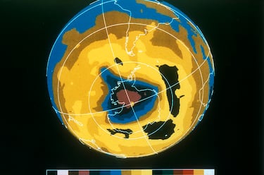 False colour image of Antarctic ozone hole, 30 November 1992. The ozone layer plays a vital role in protecting life on Earth from harmful ultraviolet radiation. Studies begun in the 1970s showed that the ozone layer was thinning. The phenomenon was particularly evident over the poles, where the layer was even disappearing on a seasonal basis. The occurence was linked with the presence in the atmosphere of a group of man-made chemicals which destroy ozone, known as CFCs (chloroflurocarbons), used in refrigerators and aerosols. (Photo by Oxford Science Archive/Print Collector/Getty Images)