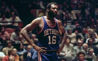 BOSTON - 1974:  Bob Lanier #16 of the Detroit Pistons looks on during a game against the Boston Celtics played in 1974 at the Boston Garden in Boston, Massachusetts. NOTE TO USER: User expressly acknowledges and agrees that, by downloading and or using this photograph, User is consenting to the terms and conditions of the Getty Images License Agreement. Mandatory Copyright Notice: Copyright 1974 NBAE (Photo by Dick Raphael/NBAE via Getty Images)