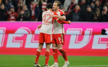epa11178853 Munich's Harry Kane celebrates with Munich's Jamal Musiala after scoring a goal during the German Bundesliga soccer match between FC Bayern Munich and RB Leipzig in Munich, Germany, 24 February 2024.  EPA/RONALD WITTEK CONDITIONS - ATTENTION: The DFL regulations prohibit any use of photographs as image sequences and/or quasi-video.