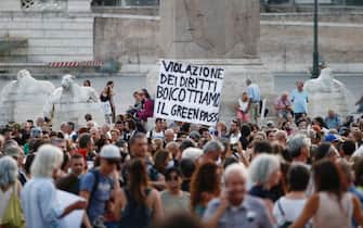 Manifestazione contro il green pass in piazza del Popolo a Roma