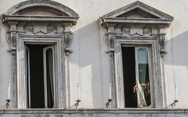 Alcune finestre di palazzo Chigi durante il consiglio dei Ministri, Roma 13 luglio 2020. ANSA/FABIO FRUSTACI