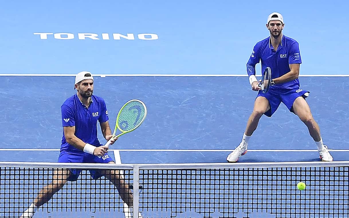 https://static.sky.it/editorialimages/d71cf27e7f70794f76606a95aa049769029a50a2/skysport/it/tennis/2025/11/15/bolelli-vavassori-atp-finals-2025-doppio-risultato/bolelli_vavassori_ansa_4.jpg?im=Resize,width=1218