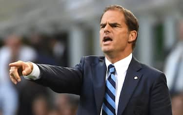 9 agosto 2016: De Boer si presenta all'Inter provando a fare il Mou