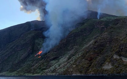 Stromboli, eruzioni ed esplosioni dal cratere. FOTO