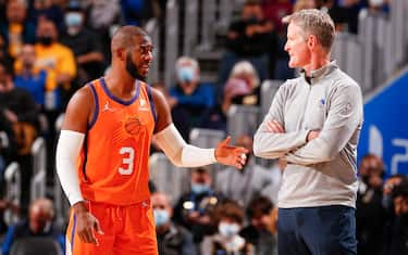 SAN FRANCISCO, CA - DECEMBER 3: Chris Paul #3 of the Phoenix Suns talks to Head Coach Steve Kerr of the Golden State Warriors during the game on December 3, 2021 at Chase Center in San Francisco, California. NOTE TO USER: User expressly acknowledges and agrees that, by downloading and or using this photograph, user is consenting to the terms and conditions of Getty Images License Agreement. Mandatory Copyright Notice: Copyright 2021 NBAE (Photo by Jed Jacobsohn/NBAE via Getty Images)