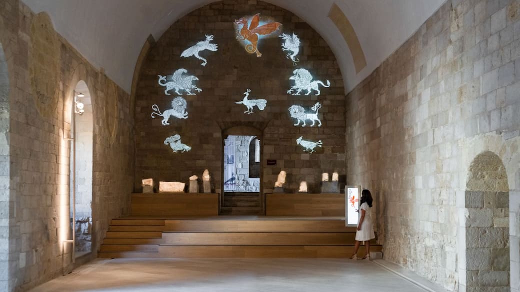 Castello Svevo di Trani - Direzione regionale Musei nazionali della Puglia, Sala Manfredi. Progetto Dotdotdot. Foto © Edoardo Delille