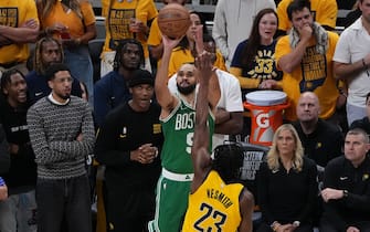 INDIANAPOLIS, INDIANA - MAY 27: Derrick White #9 of the Boston Celtics takes the game winning shot over Aaron Nesmith #23 of the Indiana Pacers during the fourth quarter in Game Four of the Eastern Conference Finals at Gainbridge Fieldhouse on May 27, 2024 in Indianapolis, Indiana. NOTE TO USER: User expressly acknowledges and agrees that, by downloading and or using this photograph, User is consenting to the terms and conditions of the Getty Images License Agreement. (Photo by Dylan Buell/Getty Images)