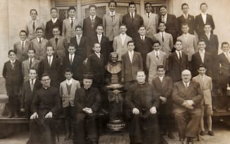 papa francesco e i suoi compagni di scuola