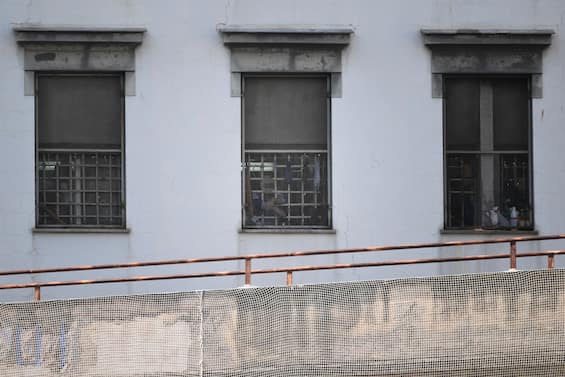 carceri rapporto antigone sulle condizioni dei detenuti tra sovraffollamento e suicidi