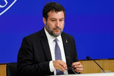 Il ministro delle Infrastrutture e trasporti, Matteo Salvini, durante la conferenza stampa al termine del Consiglio dei ministri, 27 giugno 2023. 
ANSA/FABIO FRUSTACI