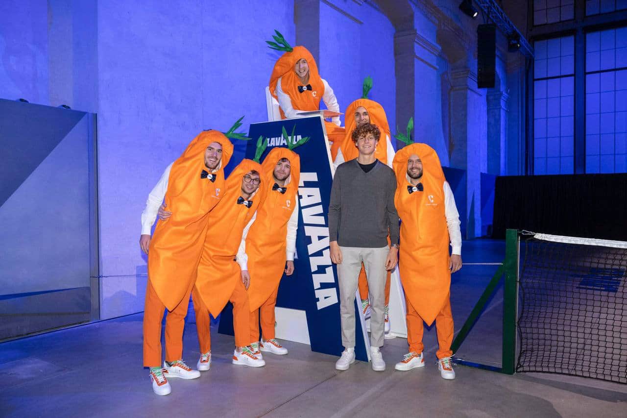 I Carota Boys incontrano Sinner prima delle App Finals a Torino I Carota Boys incontrano Sinner prima delle ATP Finals a Torino
