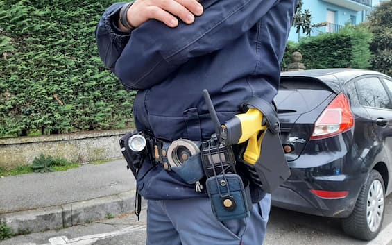 genova 47enne muore dopo essere stato colpito con il taser dai carabinieri