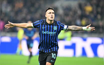 Inter Milan's Argentinian forward #10 Lautaro Martinez celebrates scoring his team's first goal during the Italian Serie A football match between Inter Milan and Lazio at San Siro stadium in Milan, on November 9, 2025. (Photo by Stefano RELLANDINI / AFP)