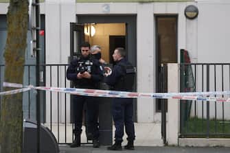 epa11044468 French police stand in front of a building where five bodies were found dead in Meaux, near Paris, France, 26 December 2023. Five bodies, of a mother and her four children were found dead by French police in an apartment on the evening of 25 December. Jean-Baptiste Bladier, the local prosecutor confirmed that a homicide investigation has been launched after the five bodies were found.  EPA/Christophe Petit Tesson