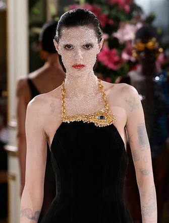 08_schiaparelli_paris_fashion_week_2023_getty - 1