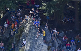 SPA-FRANCORCHAMPS, BELGIUM - AUGUST 30: Fans spectate from a rock during the Belgian GP at Spa-Francorchamps on August 30, 2019 in Spa-Francorchamps, Belgium. (Photo by Jerry Andre / LAT Images)