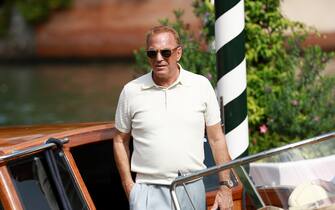 kevin costner venezia VENICE, ITALY - SEPTEMBER 07: Kevin Costner is seen at Hotel Excelsior during the 81st Venice International Film Festival on September 07, 2024 in Venice, Italy. (Photo by Matt Winkelmeyer/Getty Images)
