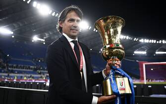 STADIO OLIMPICO, ROME, ITALY - 2022/05/12: Simone Inzaghi, head coach of FC Internazionale, poses with the trophy during the award ceremony at the end of the Coppa Italia final football match between Juventus FC and FC Internazionale. FC Internazionale won 4-2 over Juventus FC after extra time. (Photo by Nicolò Campo/LightRocket via Getty Images)