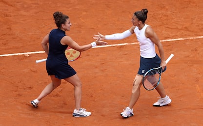 ROME, ITALY - MAY 18: Jasmine Paolini of Italy and Sara Errani of Italy celebrate a point against Elise Mertens of Belgium and Veronika Kudermetova during the Women's Doubles Final match on Day Fourteen of the Internazionali BNL D'Italia 2025 at Foro Italico on May 18, 2025 in Rome, Italy.  (Photo by Dan Istitene/Getty Images)