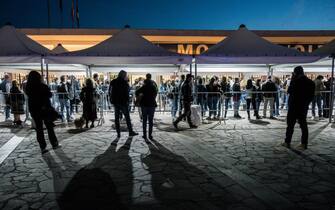 Notte bianca per le vaccinazioni a Napoli