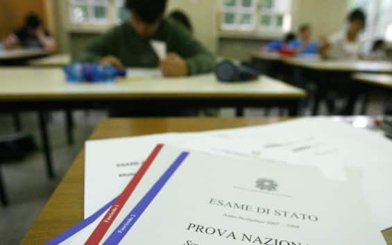 Esame di terza media, oggi la prova scritta per 560 mila studenti | Sky