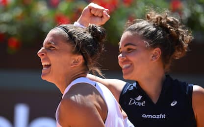 Sara Errani (L) and Jasmine Paolini of Italy jubilates at the end of their women s doubles semi-final match against Mirra Andreeva and Diana Shnaider of Russia (not pictured) at the Italian Open tennis tournament in Rome, Italy, 16 May 2025. ANSA/ALESSANDRO DI MEO