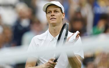 epa12218101 Jannik Sinner of Italy celebrates after winning the Men's 3rd round match against Pedro Martinez of Spain at the Wimbledon Championships, Wimbledon, Britain, 05 July 2025.  EPA/TOLGA AKMEN  EDITORIAL USE ONLY
