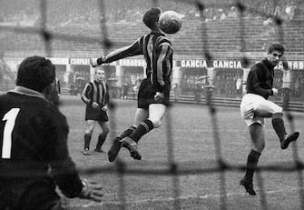Soccer. milan-atalanta. 1961. (Photo by: Touring Club Italiano/Marka/Universal Images Group via Getty Images)