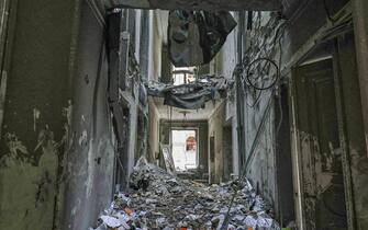 L'interno distrutto del palazzo sede del governo regionale a Kharkiv in Ucraina