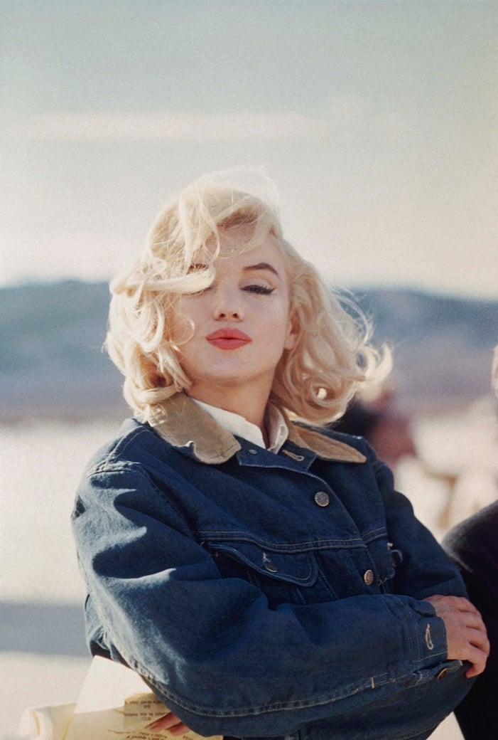 Marilyn_Monroe_in_the_Nevada_desert_during_the_filming_of_The_Misfits._USA_1960_©_Eve_Arnold_Magnum_Photos.jpg