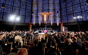epa12082779 An Ecumenical service to mark the 80th anniversary of the end of WWII in Europe is underway at Kaiser Wilhelm Memorial Church in Berlin, Germany, 08 May 2025. World War II ended by the unconditional surrender of Nazi Germany on all fronts 80 years ago.  EPA/FILIP SINGER
